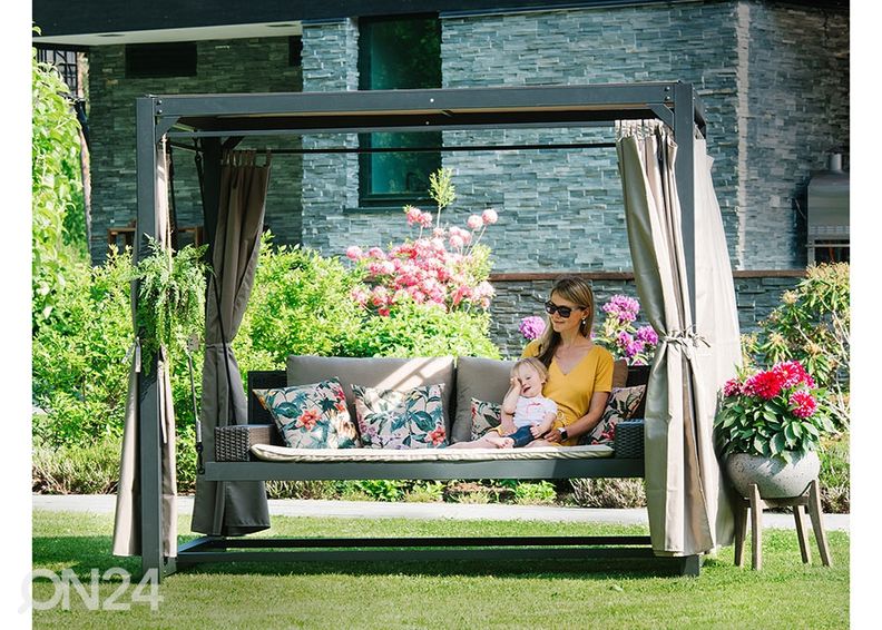 Aiakiik Barcelona varikatusega suurendatud