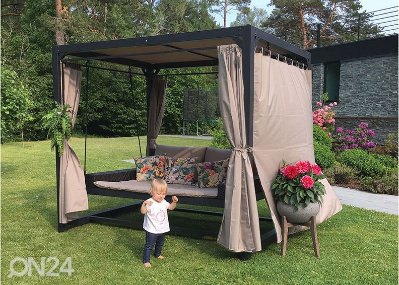 Aiakiik Barcelona varikatusega suurendatud