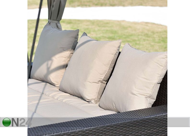 Aiakiik Barcelona varikatusega suurendatud