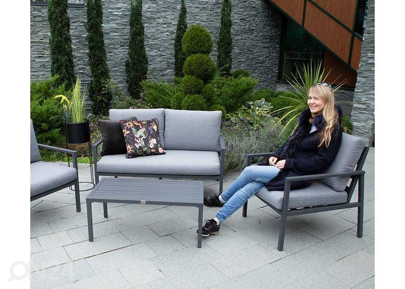 Aiamööbel Adrio suurendatud