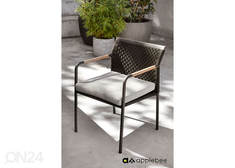 Aiatool Elle Belt suurendatud