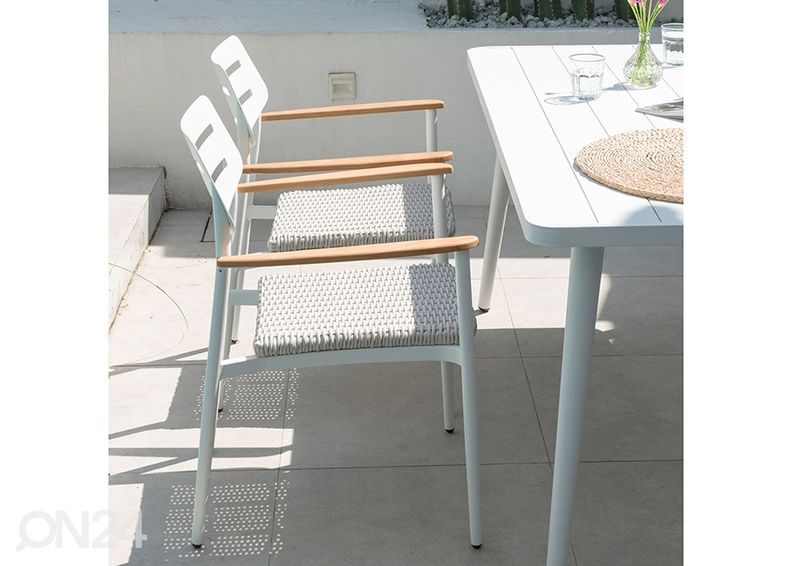 Aiatool Wales suurendatud