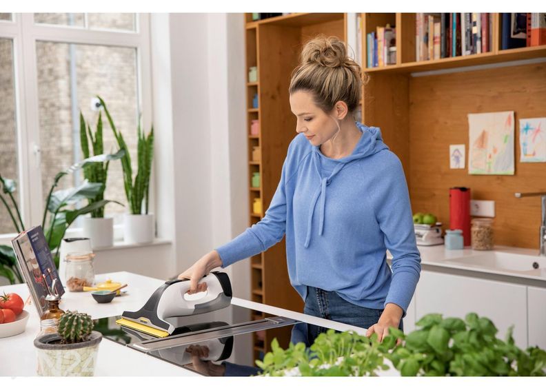 Aknapesur Kärcher WV 4-4 PLUS Akukomplektiga suurendatud