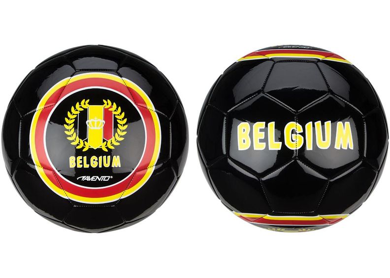 Jalgpall World Soccer Avento suurendatud