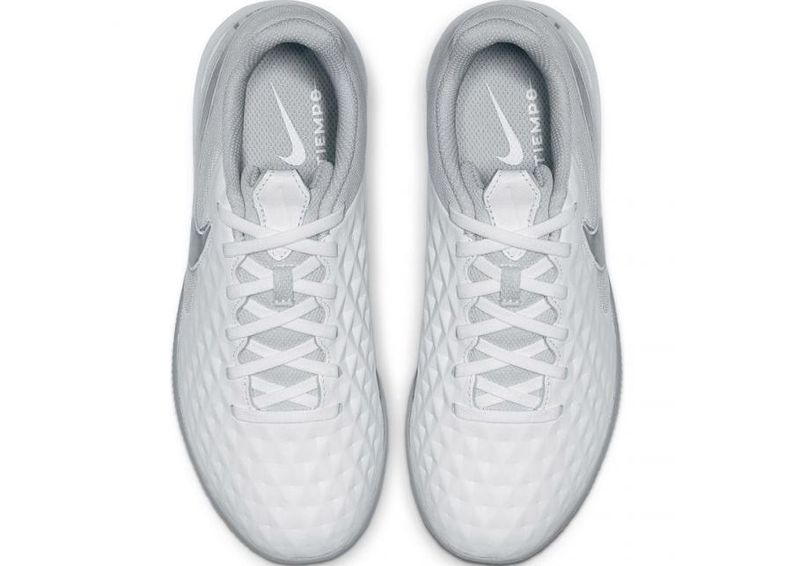 Jalgpallijalatsid lastele saali Nike Tiempo Legend 8 Academy IC JR AT5735-100 suurendatud