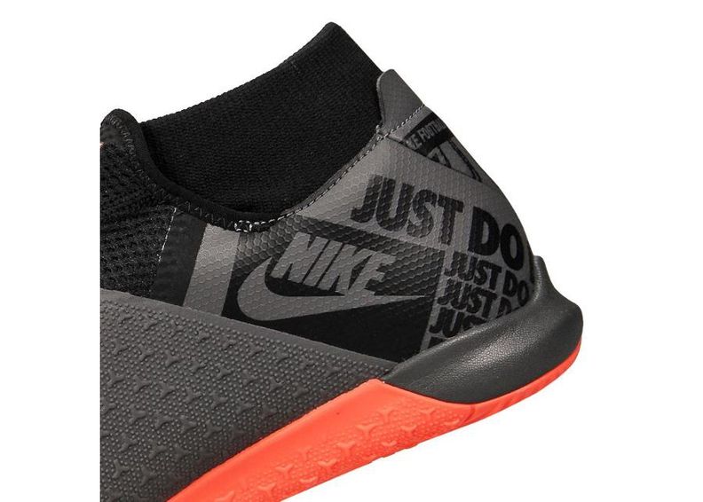 Jalgpallijalatsid meestele saali Nike Phantom Vsn Academy DF IC M AO3267-080 suurendatud