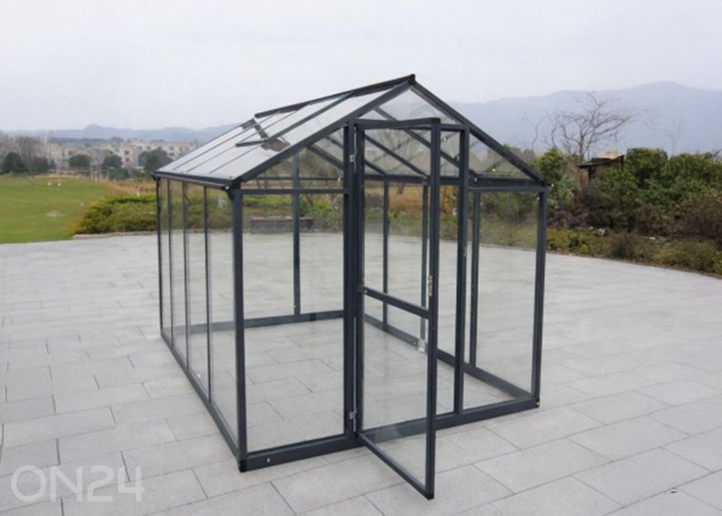 Kasvuhoone klaasist 4,3 m² suurendatud