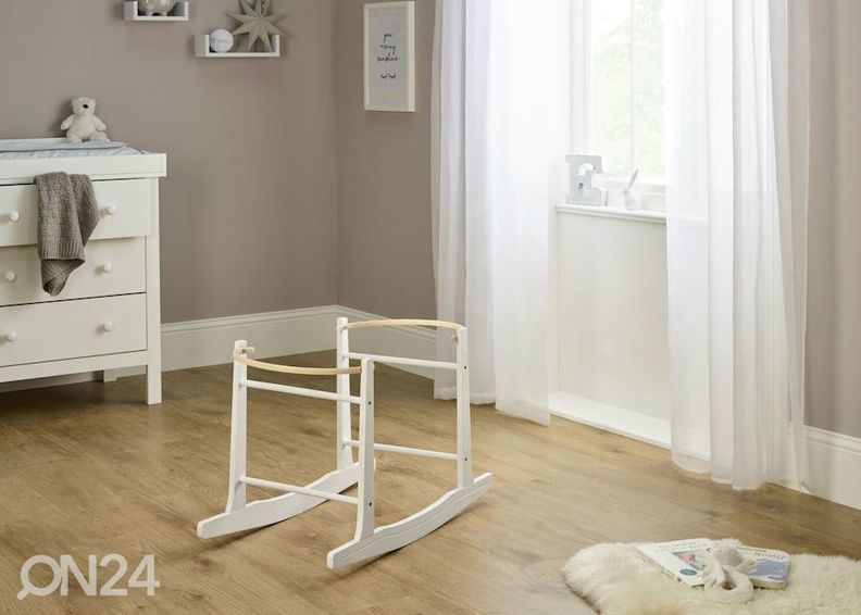 Kiikuvad korvhälli jalad suurendatud