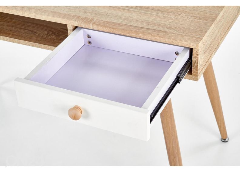 Kirjutuslaud suurendatud