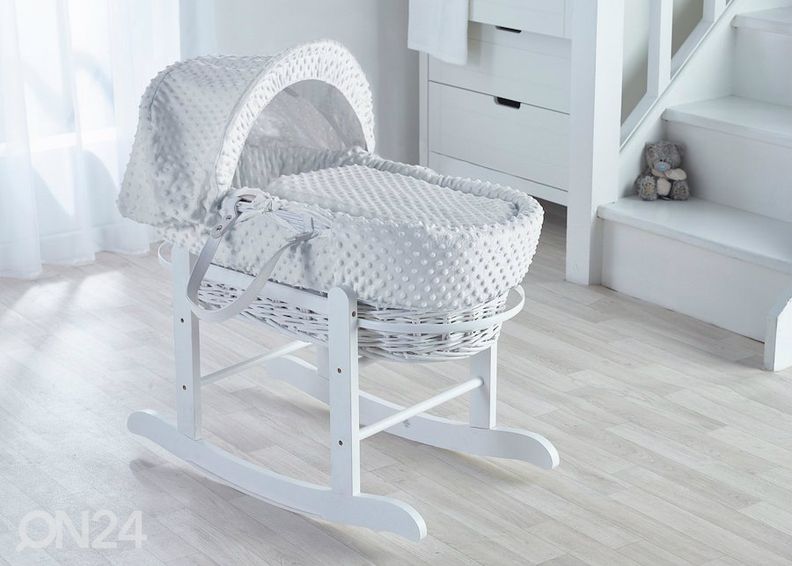 Korvhäll Valge minky valgel vitskorvil suurendatud