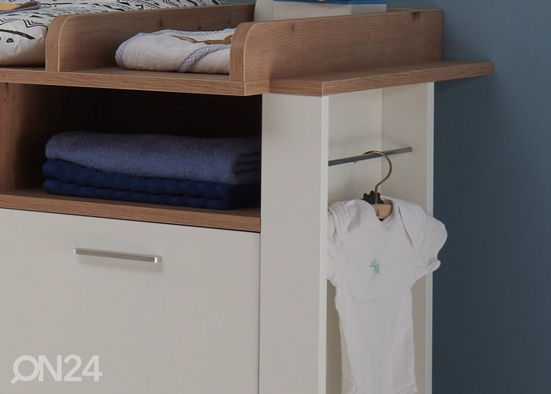 Kummut mähkimislauaga Adele suurendatud