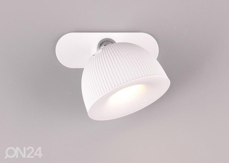 Lauavalgusti Maxima akuga suurendatud