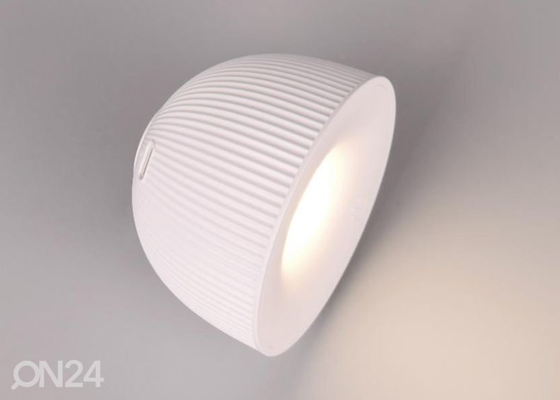 Lauavalgusti Maxima akuga suurendatud