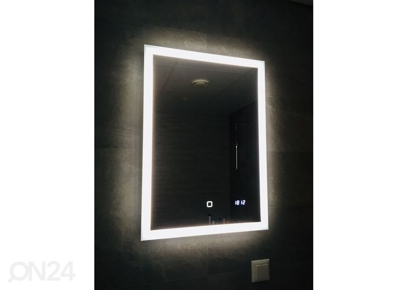 LED valgustuse ja kellaga peegel 22 suurendatud