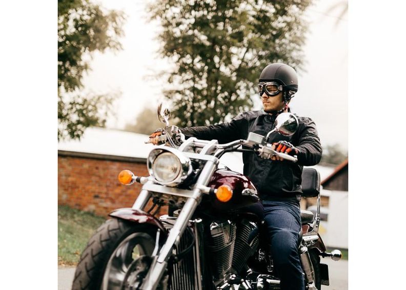 Lühikesed motokindad nahast W-TEC suurus S suurendatud