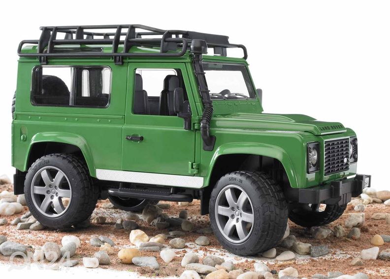 Maastikuauto Land Rover Defender suurendatud