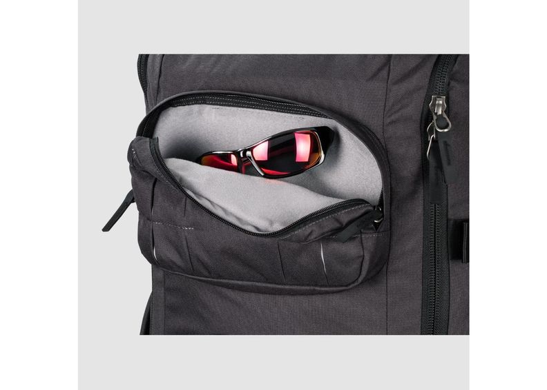 Mahukas eemaldatava päevamatka kotiga seljakott suurendatud