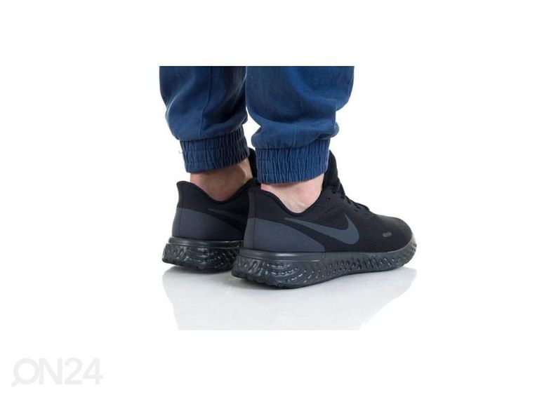Meeste treeningjalatsid Nike Revolution 5 4EU M BQ6714-004 suurendatud