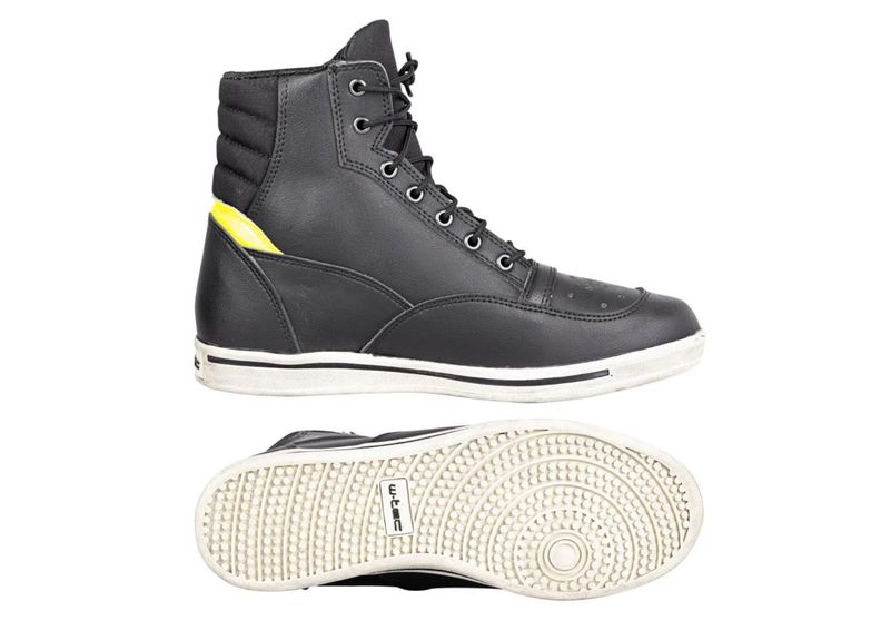 Mootorratta jalatsid W-TEC Culabus suurendatud