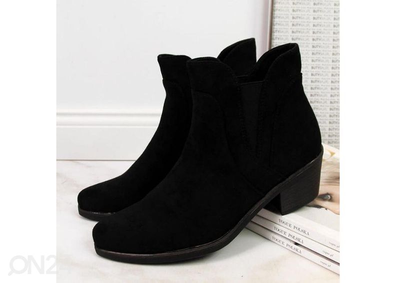 Naiste talvesaapad Sergio Leone suurendatud