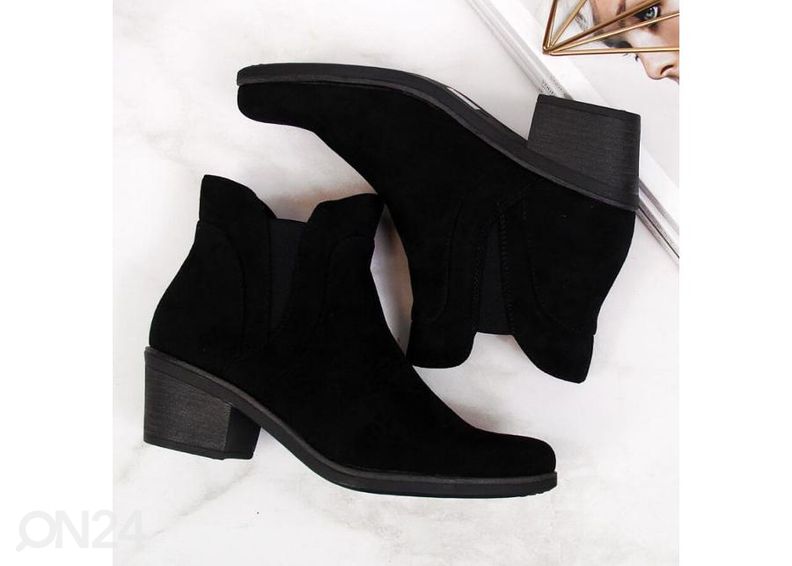 Naiste talvesaapad Sergio Leone suurendatud