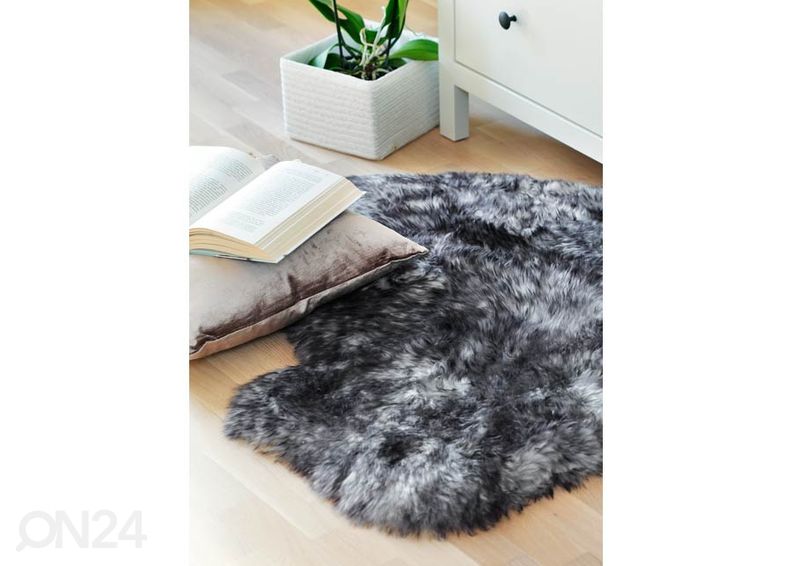 Naturaalne lambanahk Merino grey-black frieze M ±60x90 cm suurendatud