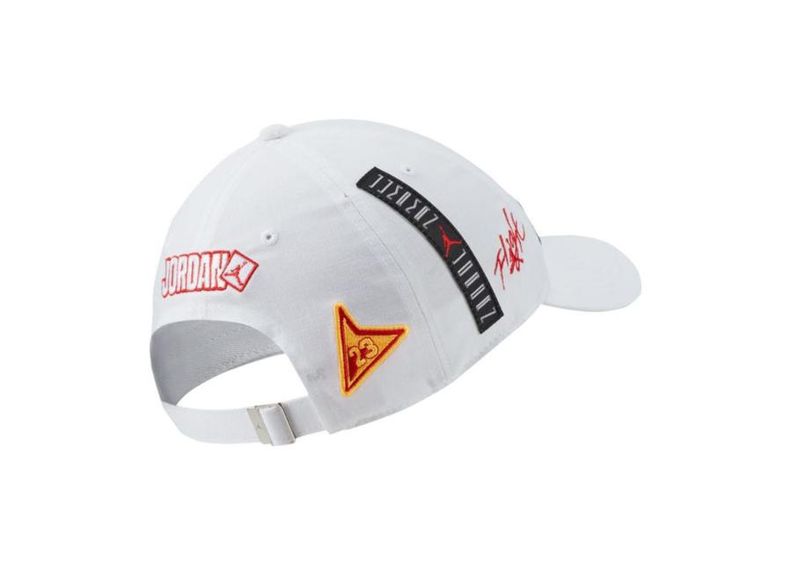 Nokamüts Nike Jordan Heritage86 CT0004-100 suurendatud