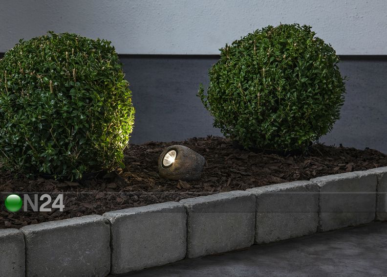 Päikesepaneeliga kivi Spotlight suurendatud