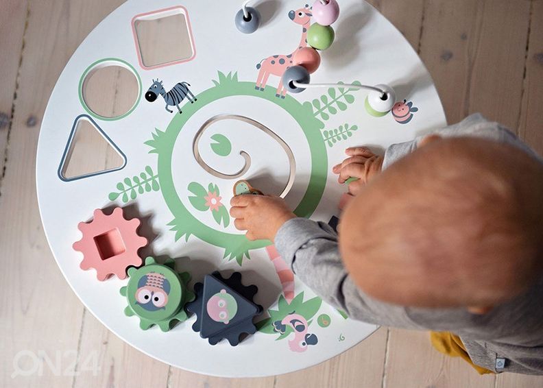 Puidust tegeluslaud lastele suurendatud