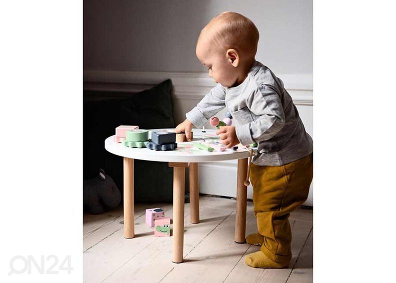 Puidust tegeluslaud lastele suurendatud