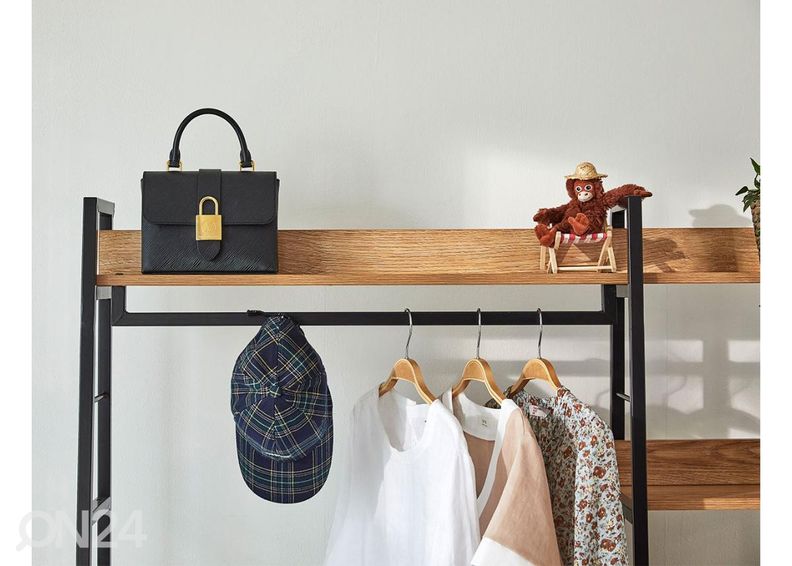 Riidestange riiulitega suurendatud