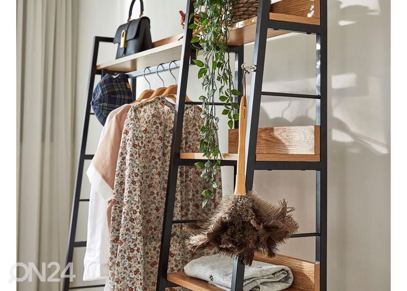 Riidestange riiulitega suurendatud