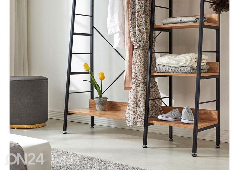 Riidestange riiulitega suurendatud