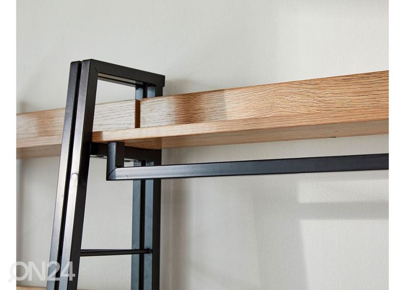 Riidestange riiulitega suurendatud