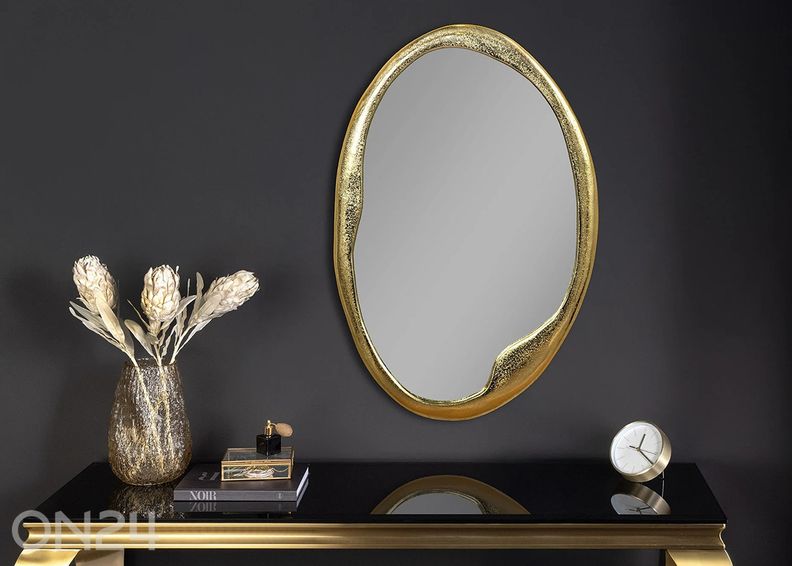 Seinapeegel Portrait suurendatud