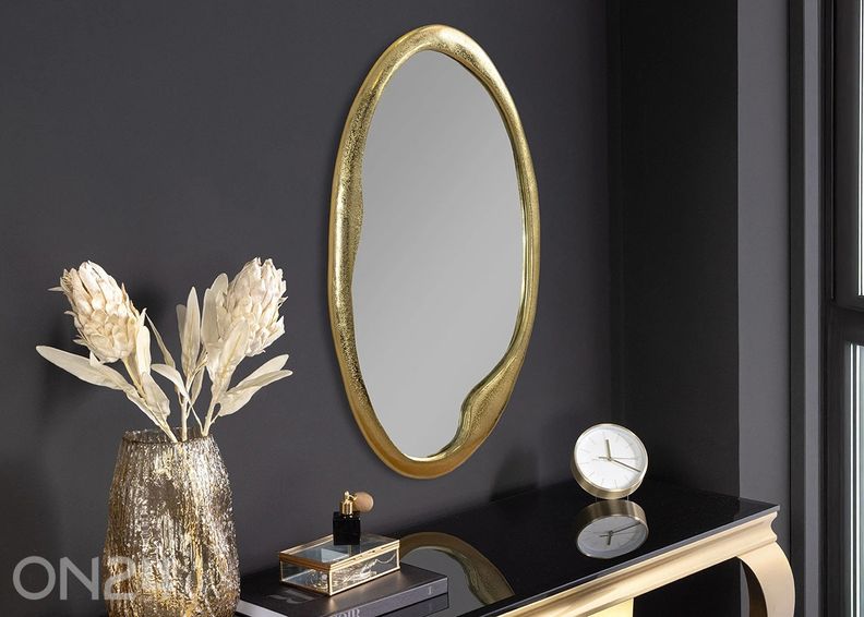 Seinapeegel Portrait suurendatud