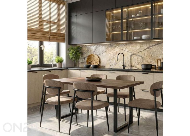 Tool Atina suurendatud