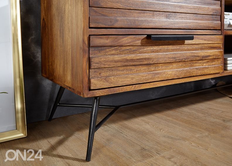 TV-alus Nishan suurendatud