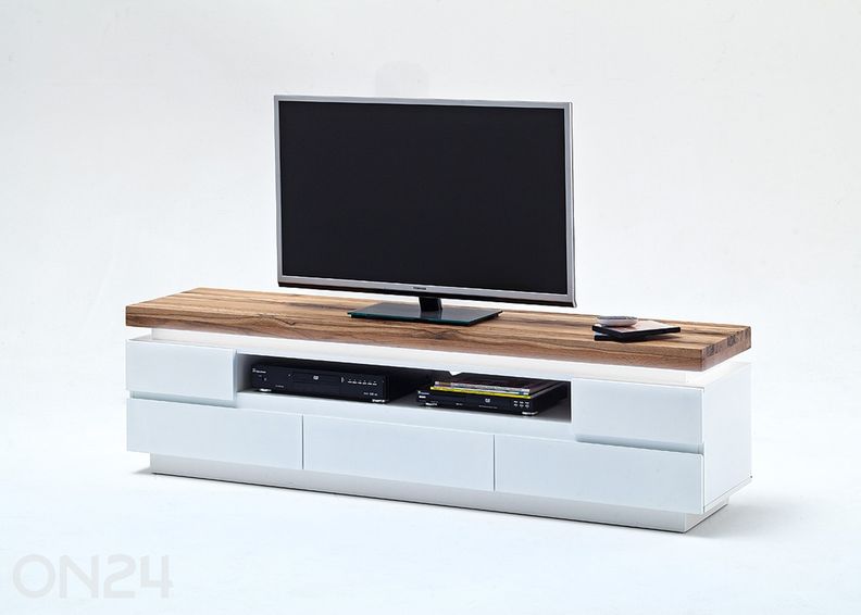 Tv-alus Romina suurendatud