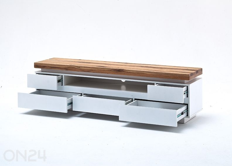 Tv-alus Romina suurendatud