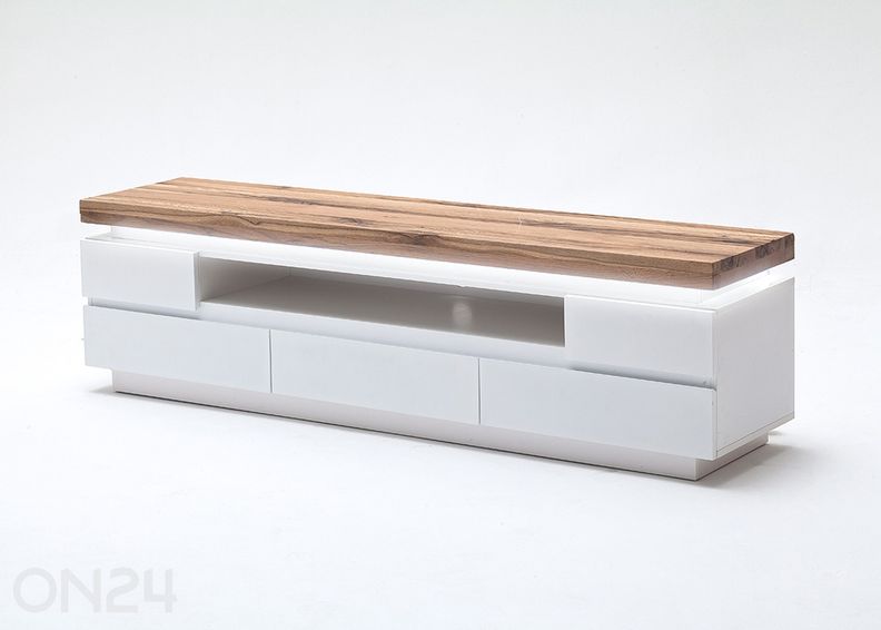 Tv-alus Romina suurendatud