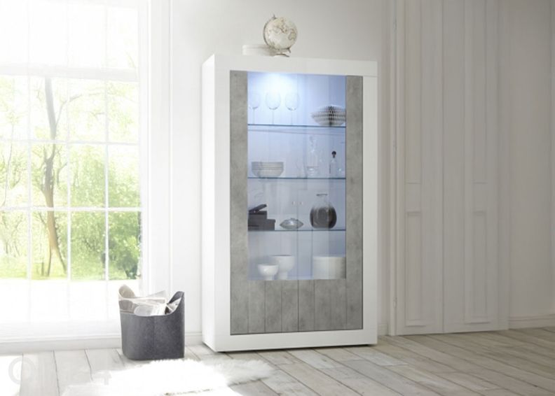 Vitriinkapp Urbino suurendatud