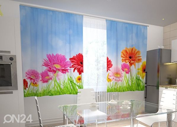 Läbipaistev kardin Bright gerberas in the kitchen 200x120 cm