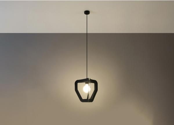 Rippvalgusti Tres, must