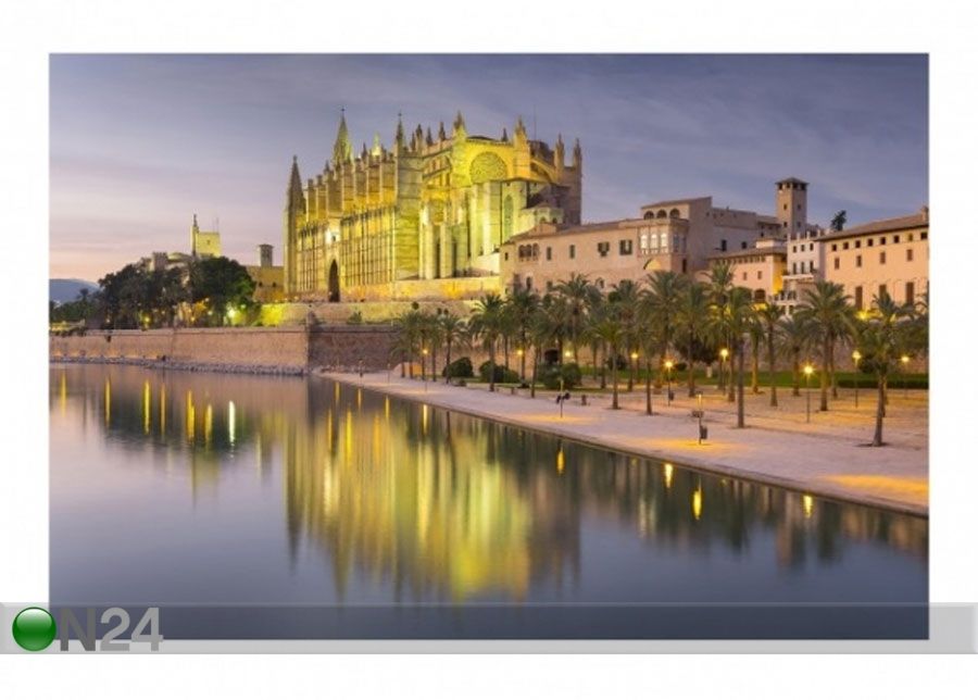 Fliis fototapeet Catedral de Mallorca water reflection suurendatud