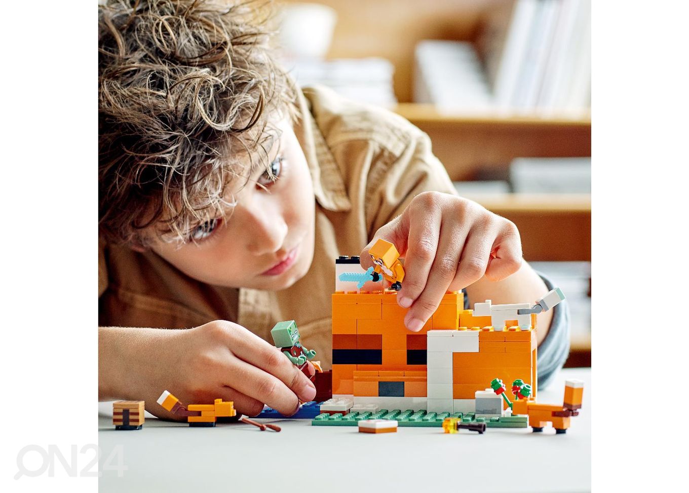 LEGO Minecraft Rebasemajake suurendatud