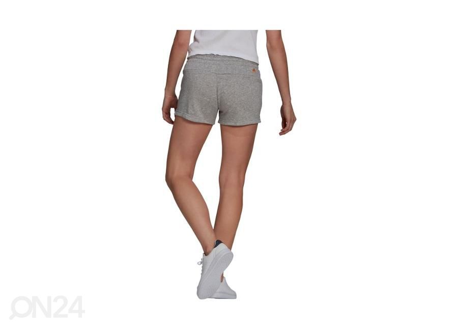 Naiste lühikesed vabaajapüksid Adidas Essentials Slim Logo suurendatud