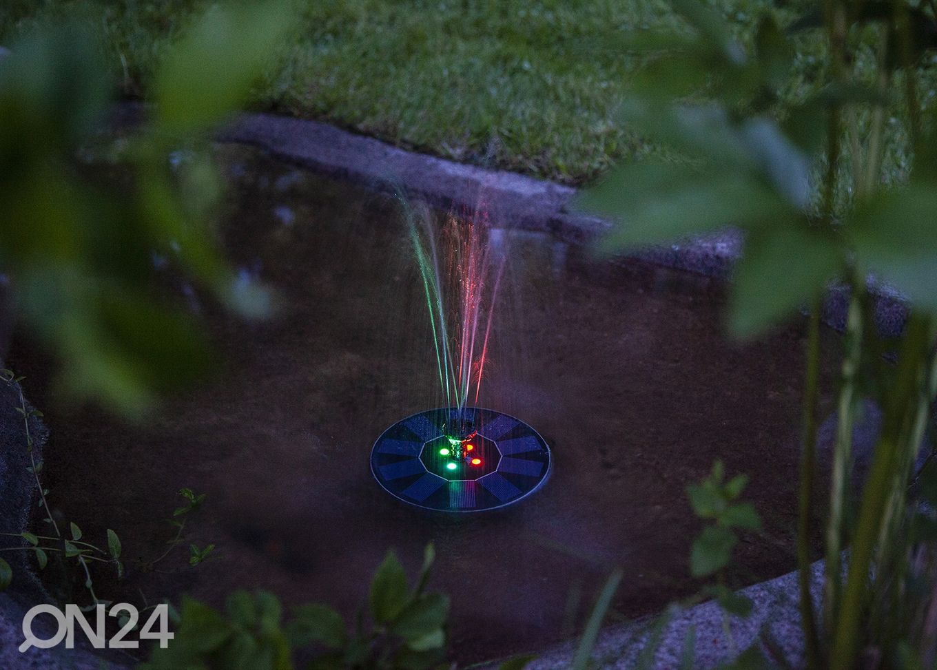Päikesepaneeliga purskkaev RGB LED valgustiga Fountain suurendatud